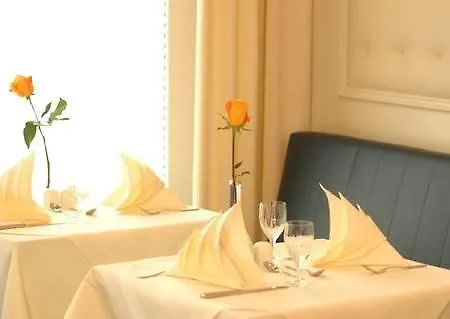 Отель Upstalsboom Friedrichshain 4*